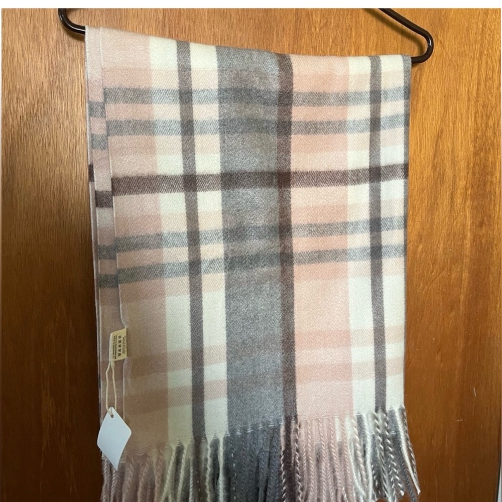 🧣💓Pretty Persuasions Soft Pink and Gray Checkered Scarf